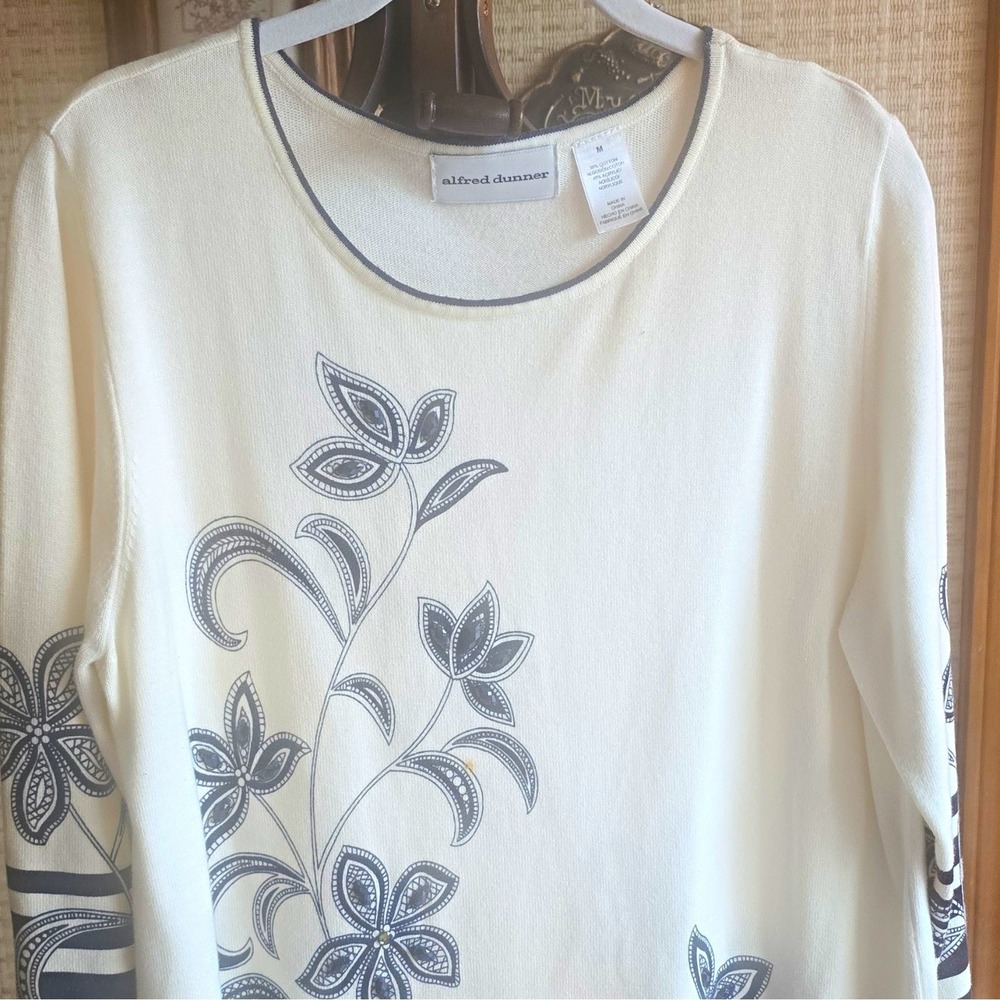 Alfred Dunner Women's Knit Floral Sweater White/Gray Round Neck Long Sleeve M